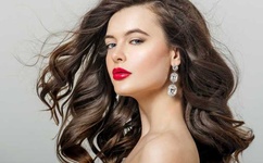 揉着我的奶从后面进去